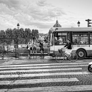 Cruzando la calle Italo Arriaza www.photographer.cl